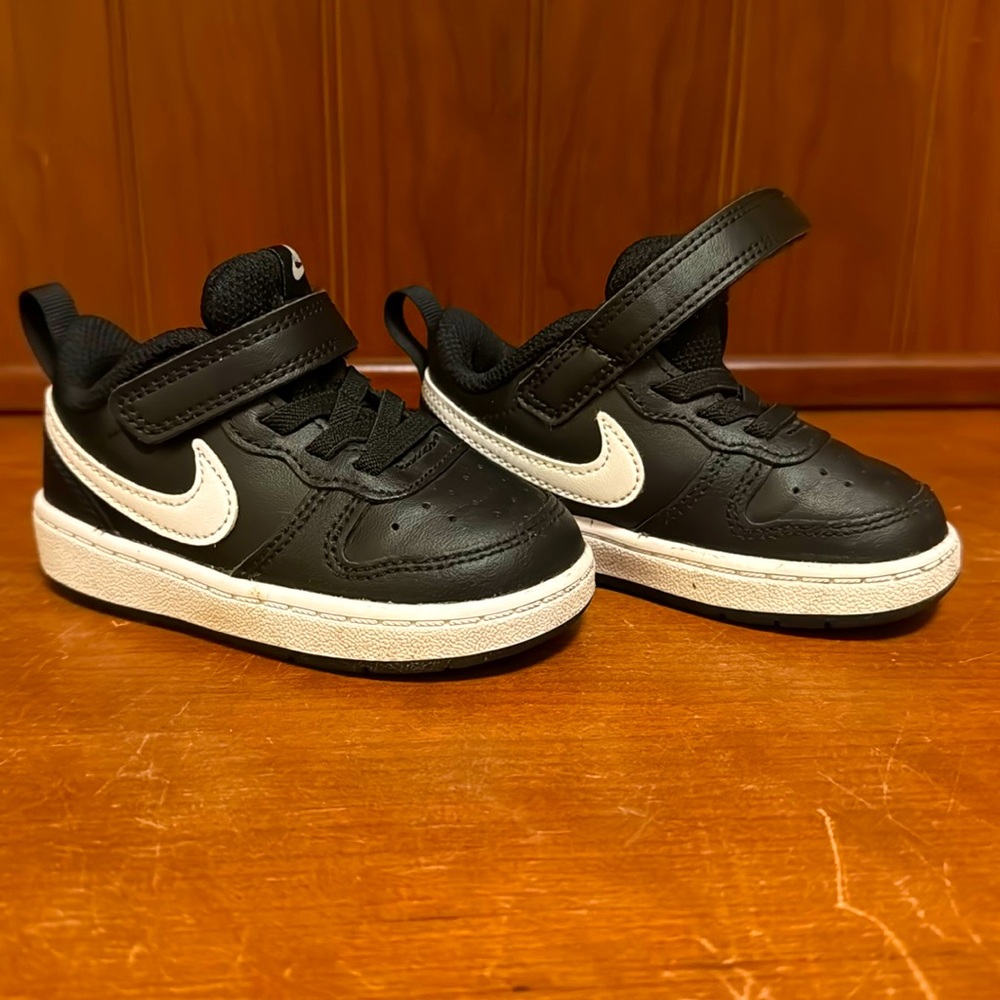 Toddler NIKE sneakers 6C